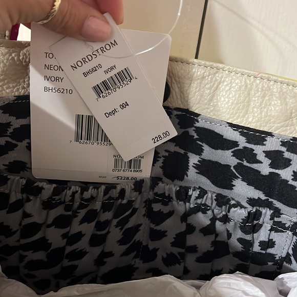 Betsy Johnson tote purse - Picture 8 of 11